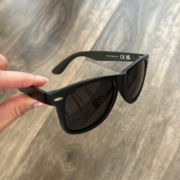 Sunglasses Bundle 🕶️ - Picture 5 of 7